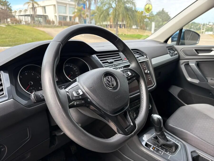 VOLKSWAGEN Tiguan 250 TSI DSG