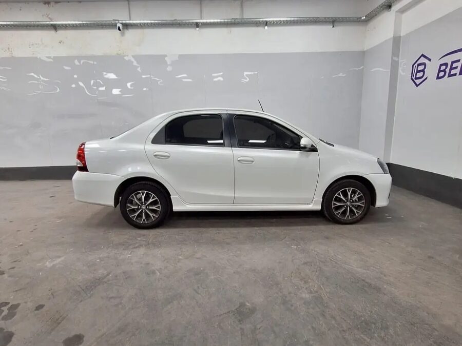 TOYOTA ETIOS XLS 1.5 MT – 2020 – 28000 KMS