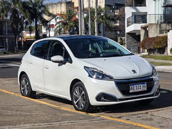 Peugeot 208 Feline 2018