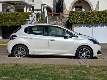 Peugeot 208 Feline 2018