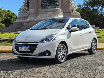 Peugeot 208 Feline 2018
