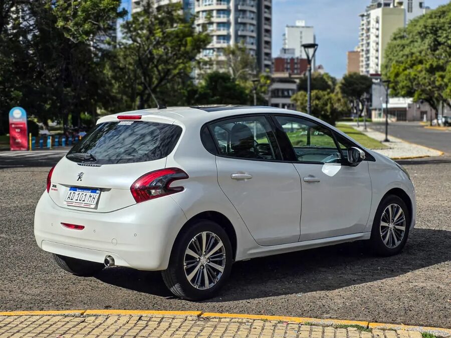 Peugeot 208 Feline 2018