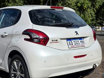 Peugeot 208 Feline 2018
