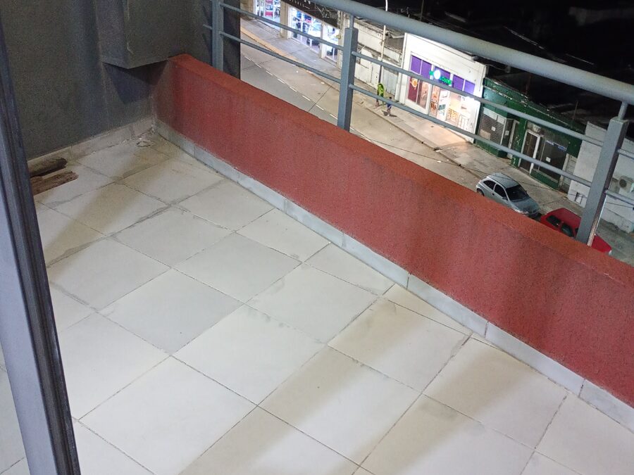 Se alquila dpto dos dormitorios semipiso calle Alem