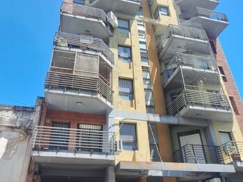 SE VENDE COCHERA - CALLE URQUIZA PNÁ.