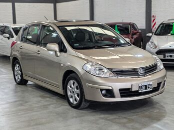 Nissan Tiida Tekna 2010