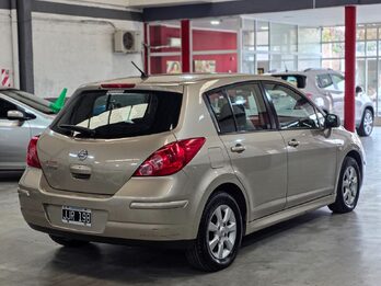 Nissan Tiida Tekna 2010