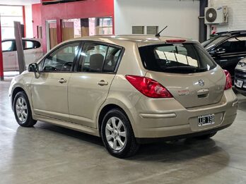 Nissan Tiida Tekna 2010