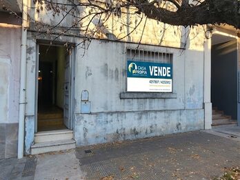 CASA EN VENTA EN CALLE ILLIA (A RECICLAR)