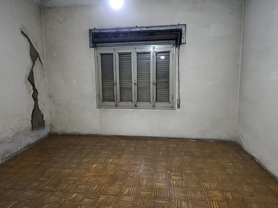 CASA EN VENTA EN CALLE ILLIA (A RECICLAR)