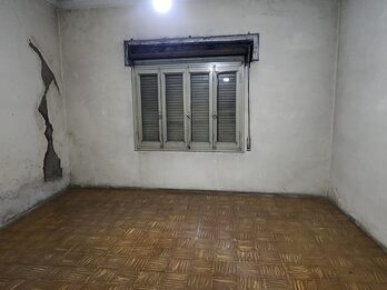 CASA EN VENTA EN CALLE ILLIA (A RECICLAR)