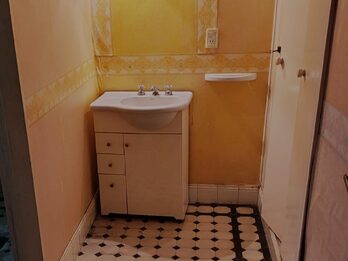 Alquilo casa en planta alta. Zona centro parque