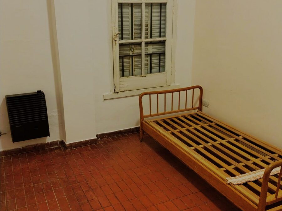 Alquilo casa en planta alta. Zona centro parque