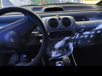 Vendo Renault Twingo 1996 — Motor 1.2 — $3.500.000