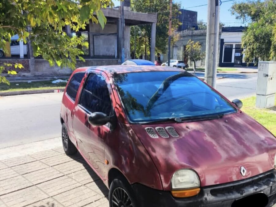 Vendo Renault Twingo 1996 — Motor 1.2 — $3.500.000