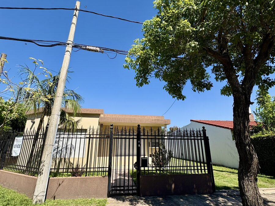 Casa de 3 dormitorios con galpón