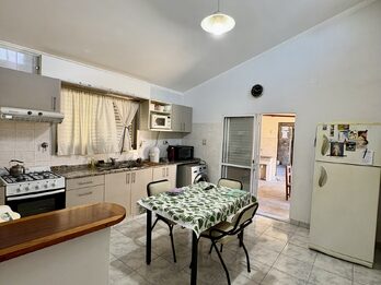 Casa de 3 dormitorios con galpón