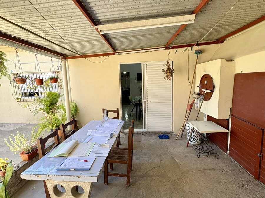 Casa de 3 dormitorios con galpón