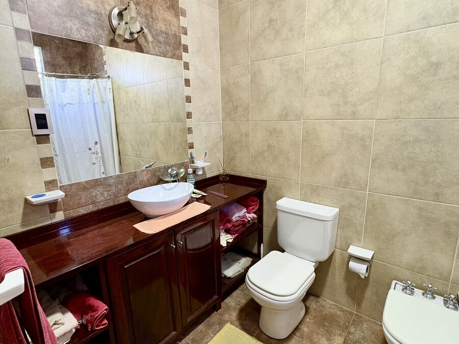 Casa de 3 dormitorios con galpón