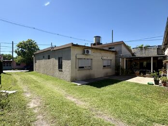 Casa de 3 dormitorios con galpón