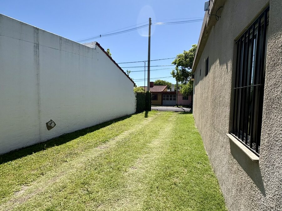 Casa de 3 dormitorios con galpón