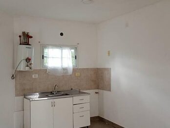 CASA EN ALQUILER- TIBILETTI Y OVIDIO LAGOS