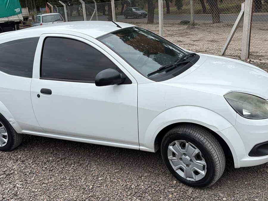 VENDO FORD KA 1.0 AIRE Y DIRECCION AÑO 2012 - 100.000 KM