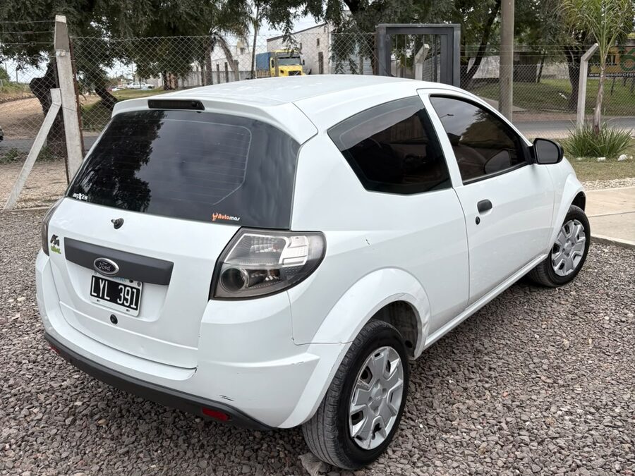 VENDO FORD KA 1.0 AIRE Y DIRECCION AÑO 2012 - 100.000 KM