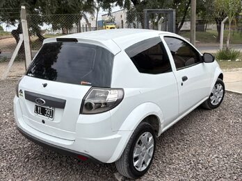 VENDO FORD KA 1.0 AIRE Y DIRECCION AÑO 2012 - 100.000 KM