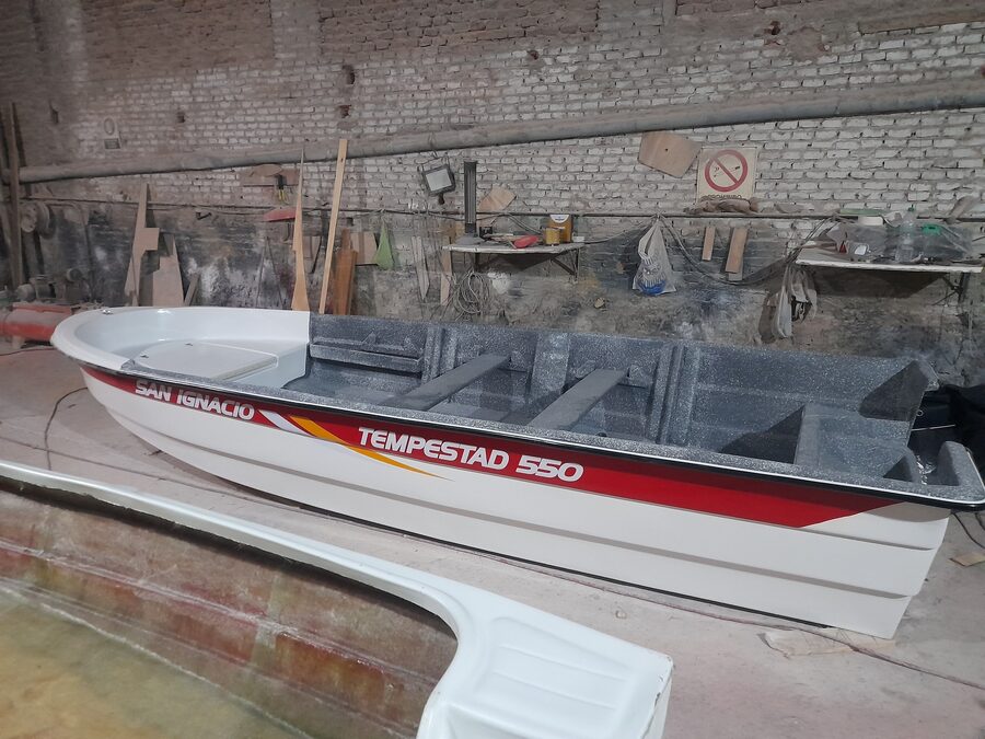 550 TEMPESTAD BASE 2 FONDO EN V CON COLOR Y ACCESORIOS