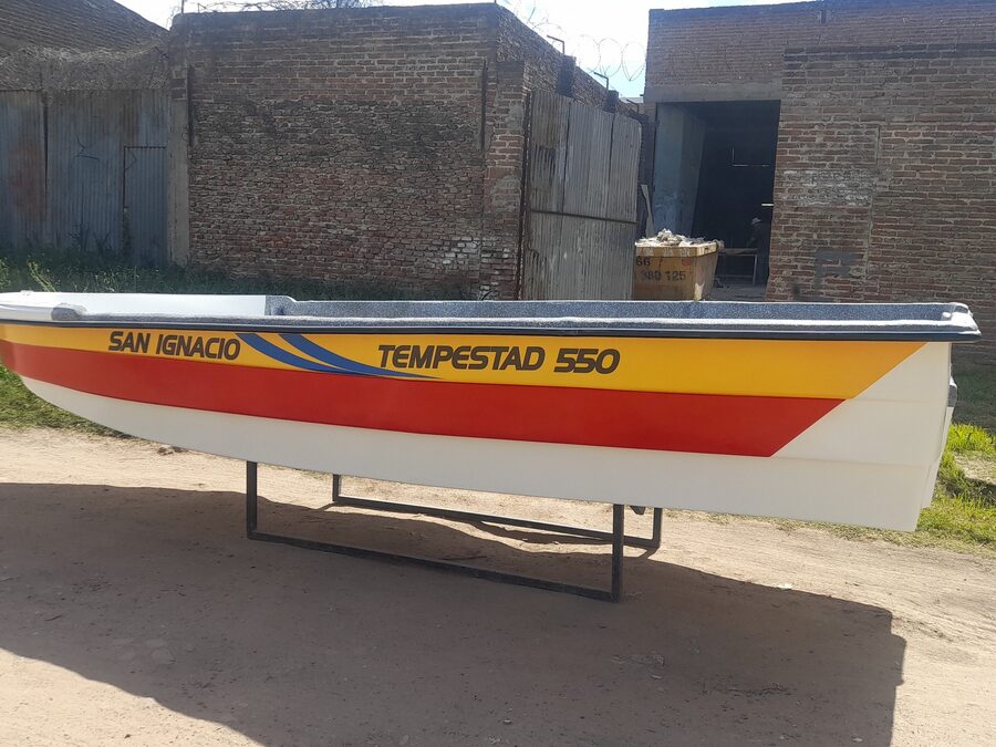 550 TEMPESTAD BASE 2 FONDO EN V CON COLOR Y ACCESORIOS