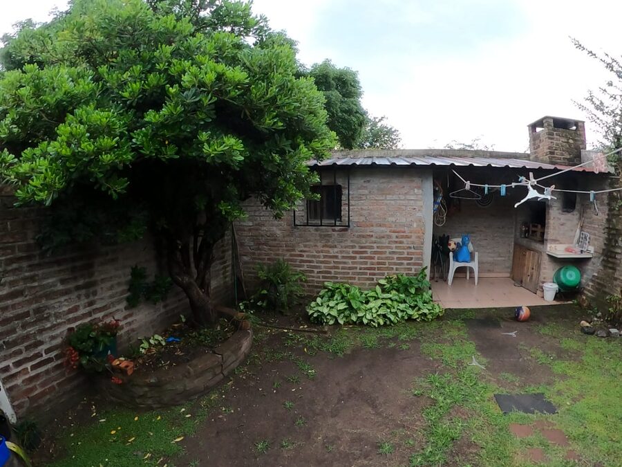 ALQUILO CASA DE DOS DORMITORIOS EN CALLE CONSTANCIO CARMINIO