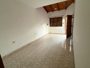 ALQUILO CASA DE DOS DORMITORIOS EN CALLE CONSTANCIO CARMINIO