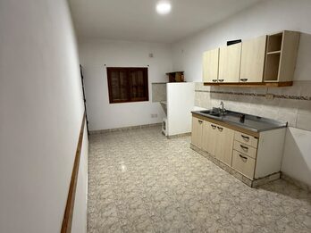 ALQUILO CASA DE DOS DORMITORIOS EN CALLE CONSTANCIO CARMINIO
