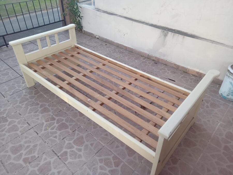 VENDO CAMA DE 1 PLAZA + COLCHON