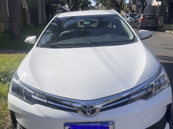 UNICA DUEÑA VENDE TOYOTA COROLLA SEDAN POR VIAJE URGENTE