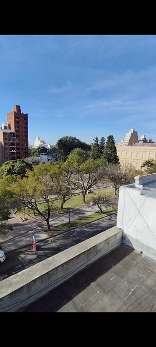 DUEÑO VENDE MONOAMBIENTE FRENTE A PLAZA DEL BOMBERO
