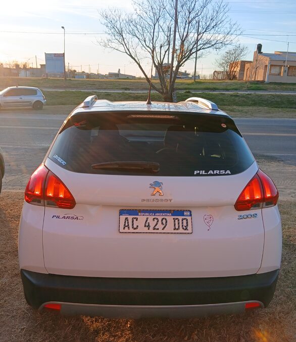 Peugeot 2008 nafta 2018 único dueño!!