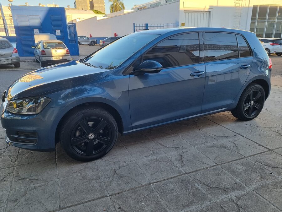 VOLSKSWAGEN GOLF 1,6 TRENDLINE 2015