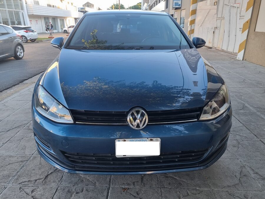 VOLSKSWAGEN GOLF 1,6 TRENDLINE 2015