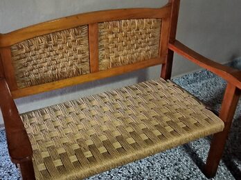 Vendo juego completo de madera y mimbre