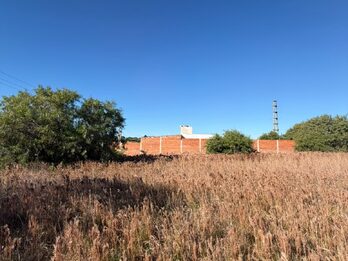 VENDO AMPLIO TERRENO EN ZONA BO. LOS LAPACHOS