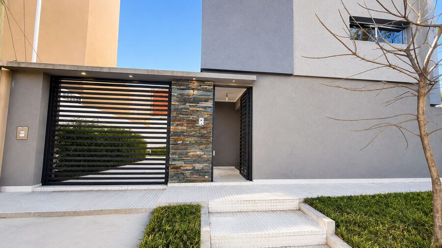 CASA PREMIUM EN ZONA SUR, 3 DORM, COCHERA Y PATIO. ¡EXCELENTE!