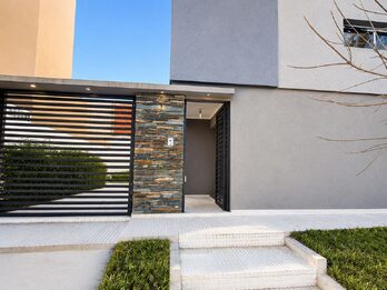 CASA PREMIUM EN ZONA SUR, 3 DORM, COCHERA Y PATIO. ¡EXCELENTE!