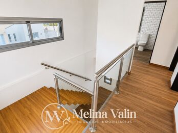 CASA PREMIUM EN ZONA SUR, 3 DORM, COCHERA Y PATIO. ¡EXCELENTE!