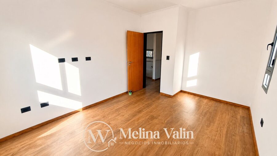 CASA PREMIUM EN ZONA SUR, 3 DORM, COCHERA Y PATIO. ¡EXCELENTE!