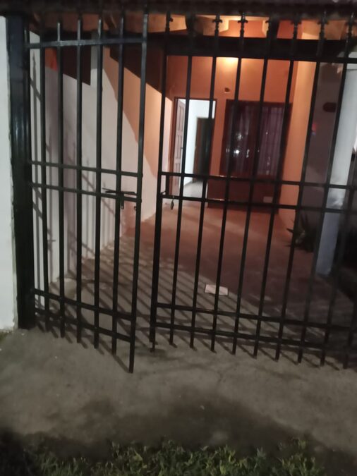 VENDO CÓMODA CASA C/ZANNI2907 2DORM.COCHERA U$S48.000