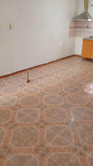 VENDO CÓMODA CASA C/ZANNI2907 2DORM.COCHERA U$S48.000