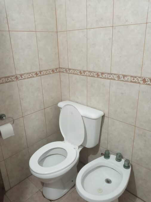 VENDO CÓMODA CASA C/ZANNI2907 2DORM.COCHERA U$S48.000