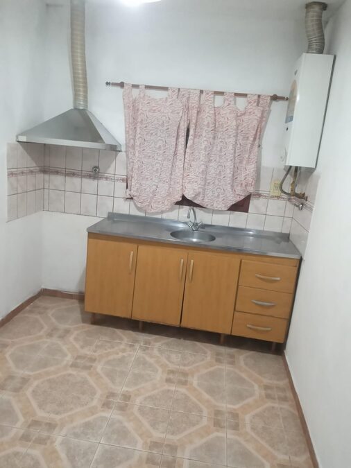 VENDO CÓMODA CASA C/ZANNI2907 2DORM.COCHERA U$S48.000